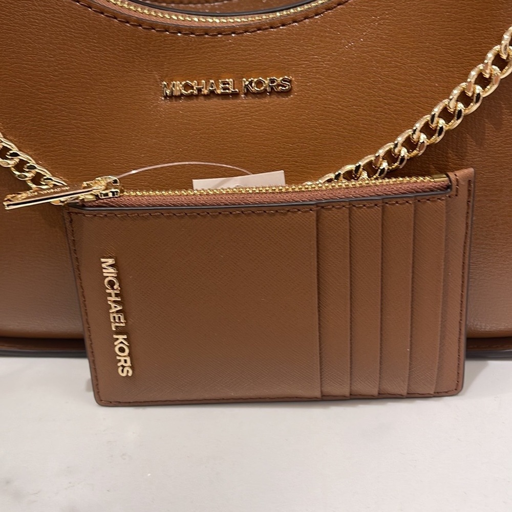 MICHAEL KORS
Jet Set Travel Medium Top Zip Leather Card Case Wallet
Luggage
NWT